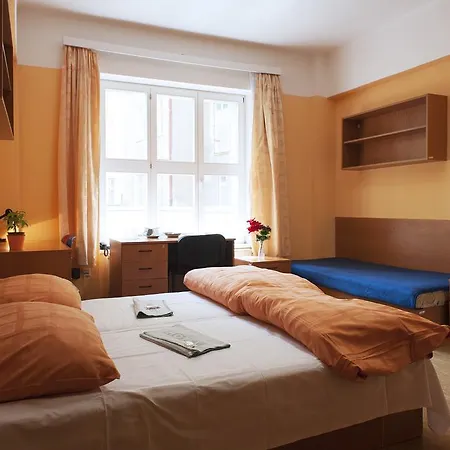 Roosevelt Hostel *