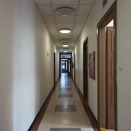 Roosevelt Hostel *