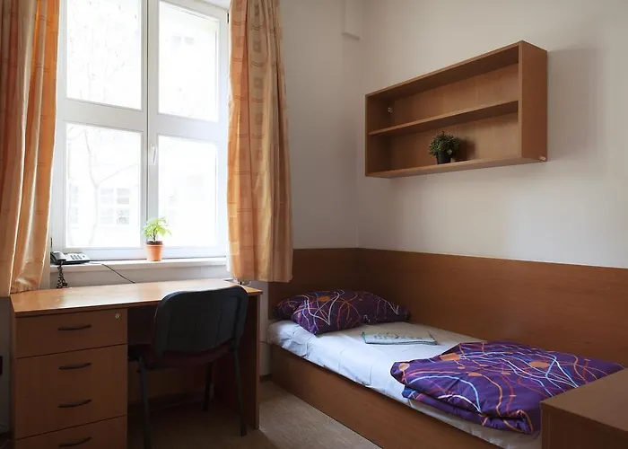 Roosevelt Hostel *